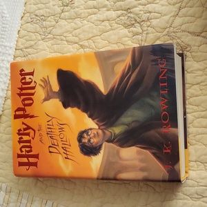 Harry Potter and the Deathly Hollows, 7th Book in series